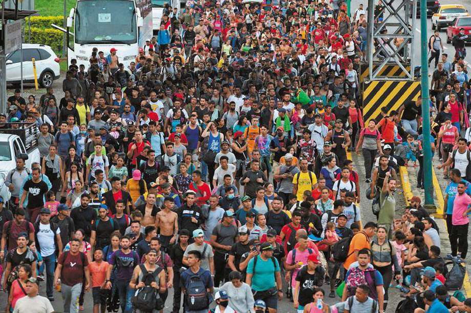Una caravana de unos 15.000 migrantes se dirige de México a Estados Unidos, sede de la Cumbre de las Américas, que concluye hoy. / AFP