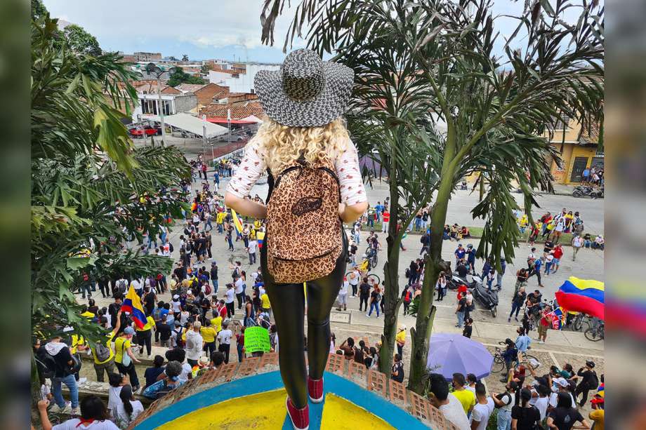 Rebecca Linda Marlene Sprösser ha revelado imágenes de sus experiencias en Colombia durante las movilizaciones de 2021.