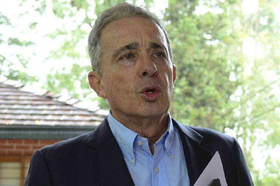 El expresidente Álvaro Uribe también rechazó el proyecto que pretende aumentar el periodo presidencial. 
