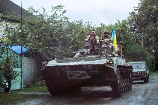 En las últimas semanas, dos contraofensivas ucranianas, una en el sur cerca de Jersón y otra en el este cerca de Járkov, han hecho retroceder a las fuerzas rusas después de meses de agotador estancamiento en el terreno.