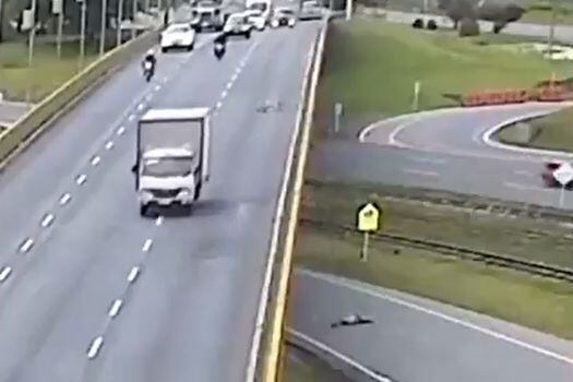 En el video también quedó registrado el momento en el que el conductor emprende la huida.