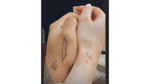 Tanto Belinda como Nodal se hicieron el número “4” en un costado de la mano, acompañados de unos símbolos.Instagram