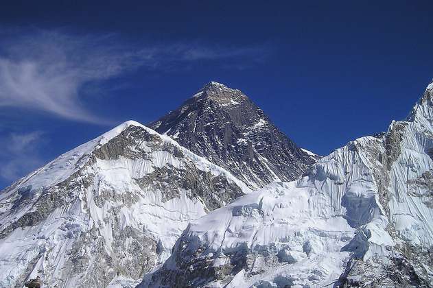 Los humanos que escalan el Everest están dejando microbios congelados