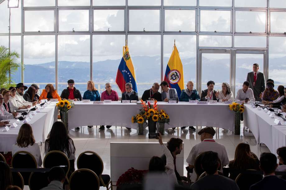 El proceso de paz entre el Gobierno y el Eln se reanudó este lunes en el hotel Humboldt de Caracas (Venezuela). 