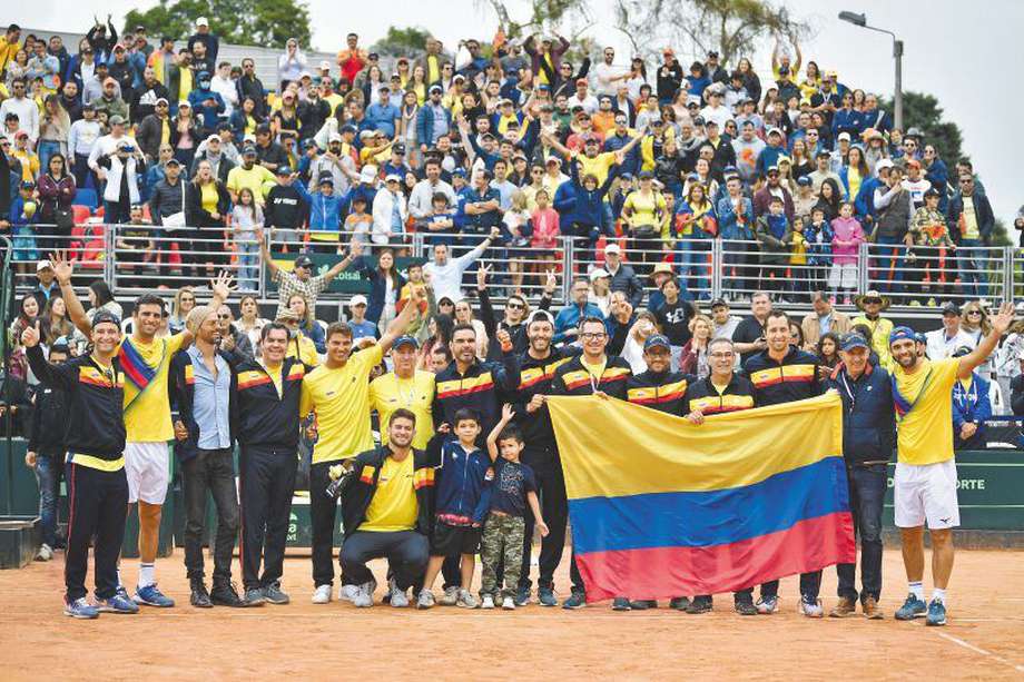 Así celebraron todos los miembros del Equipo Colombia Colsanitas su triunfo en el Grupo Mundial I de la Copa Davis, que se disputó en la cancha del Carmel Club de Bogotá. / Óscar Pérez