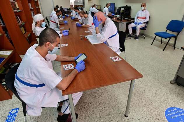 La pandemia obliga a una prisión de Dubái a realizar audiencias y visitas virtuales