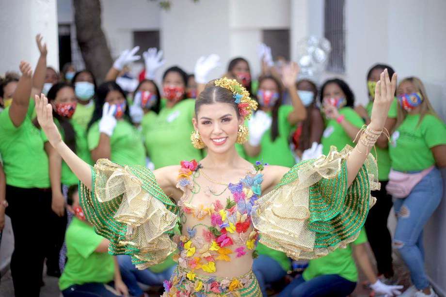 Valeria Charris Salcedo, Reina del Carnaval de Barranquilla 2022, con un vestido creado por las internas de El Buen Pastor.