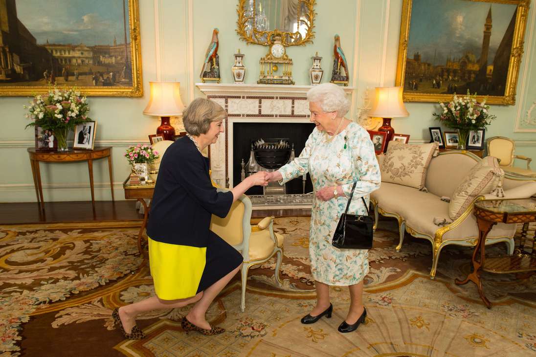 La Reina Isabel y Theresa May (2016-2019)