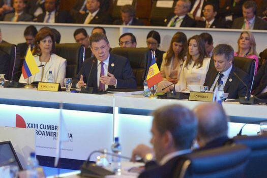 El Presidente Juan Manuel Santos resaltó ese sábado ante sus homólogos de Iberoamérica los avances obtenidos en Colombia en materia de erradicación de la pobreza, gracias a un nuevo enfoque e innovación en la política social. 