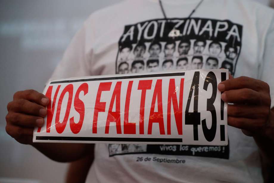 El 26 de septiembre de 2014 los estudiantes de la escuela para maestros rurales de Ayotzinapa desaparecieron cuando se dirigían a Ciudad de México para participar en una manifestación por el 2 de octubre. 
