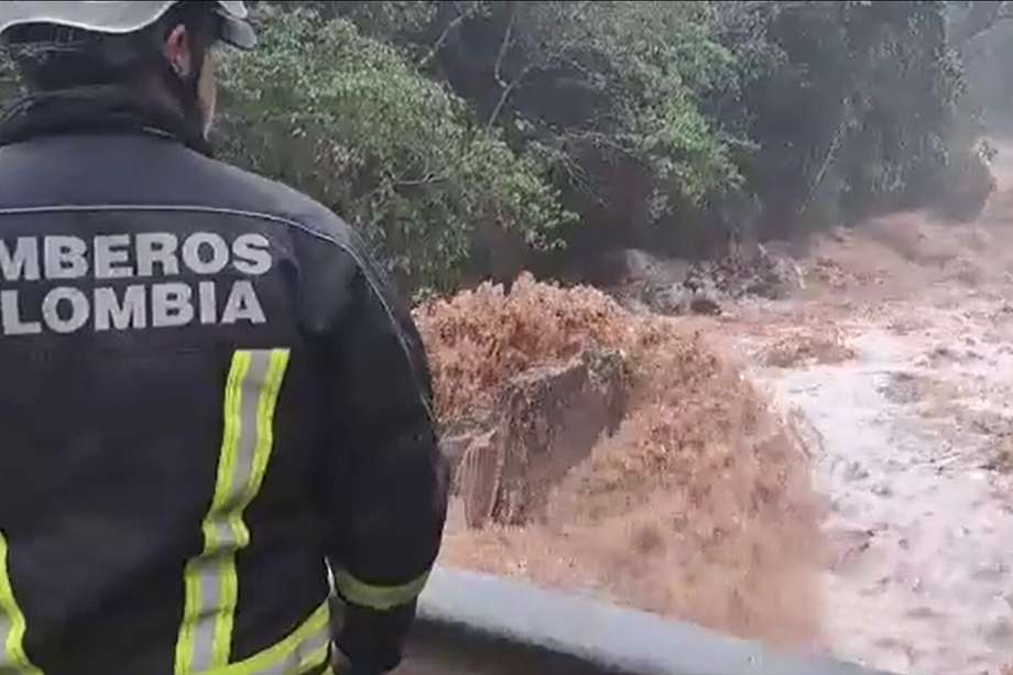 El Cuerpo Oficial de Bomberos de Cundinamarca monitorea el incremento de los ríos en la provincia de Sumapaz.