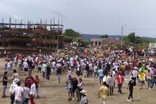 Corralejas en El Espinal: desplomé de graderías dejó varios heridos