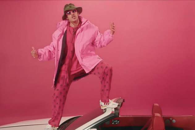 Bad Bunny lanza el video de “Hoy cobré”, junto a Snoop Dogg