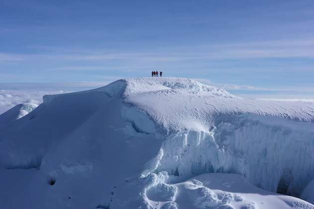 Exploradores ascienden por primera vez a los cuatro picos del Nevado del Huila