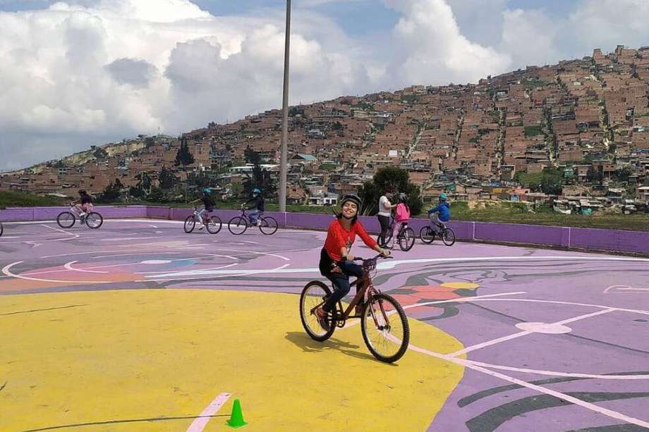 Con el proyecto de la bici escuela, la fundación aborda temas sobre violencia de género, derechos sexuales y reproductivos.