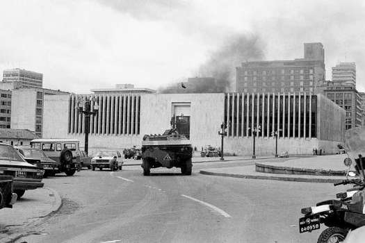 Imagen histórica del Palacio de Justicia durante la toma en 1985. / Archivo