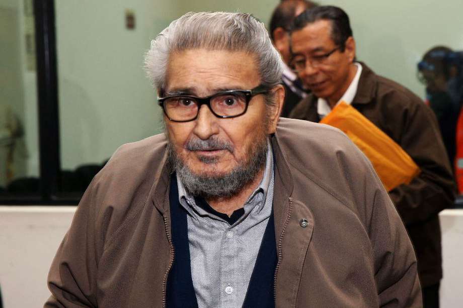El jefe histórico de Sendero Luminoso, Abimael Guzmán, de 86 años, murió en la prisión de máxima seguridad donde cumplía cadena perpetua.