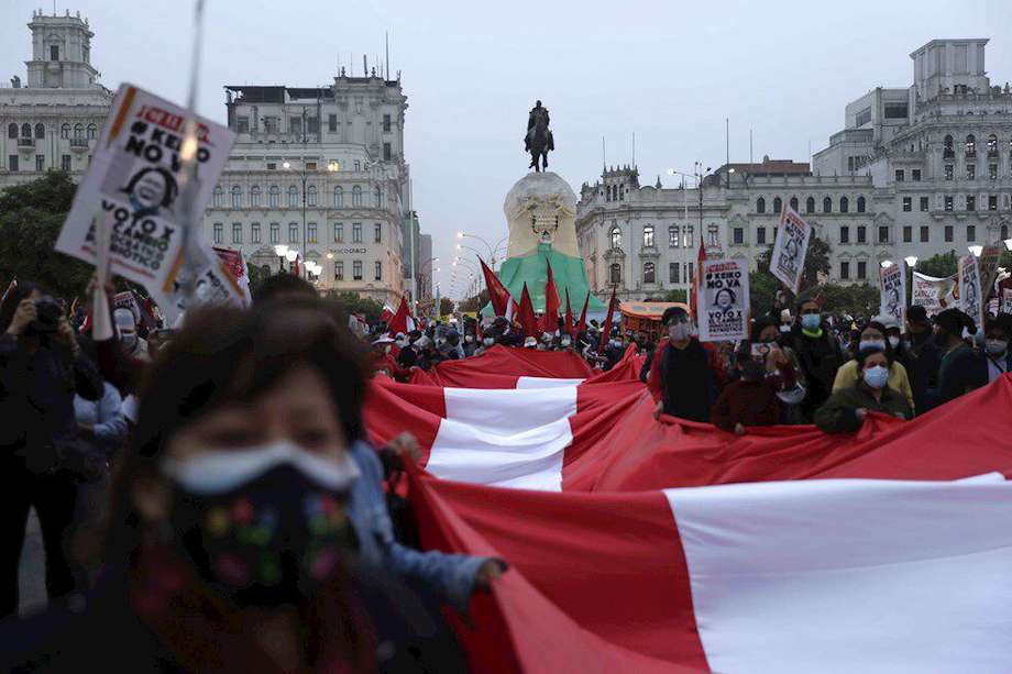 En Lima, seguidores de Pedro Castillo se han manifestado contra la candidata Keiko Fujimori.