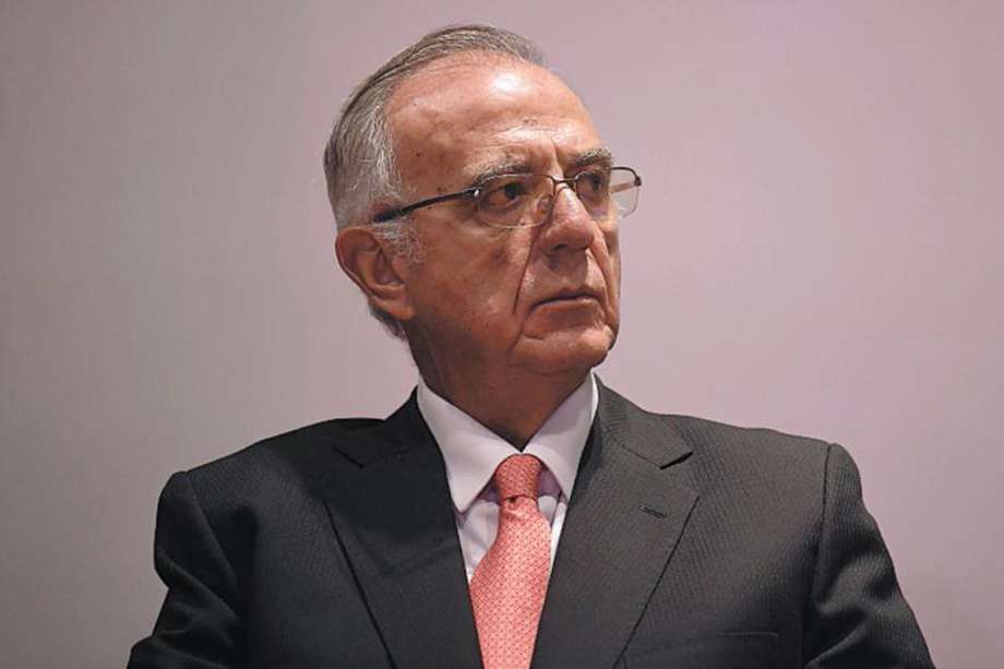Ministro de Defensa, Iván Velásquez, está hospitalizado en Bogotá