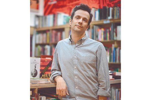 Santiago Pinzón, cofundador de Poklonka Editores, lleva dieciocho años en el sector del libro.