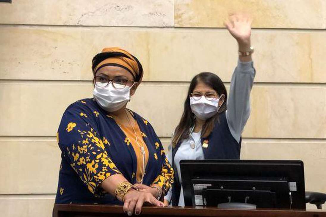 FARC Preside Senado. Senadora Sandra Ramírez y Victoria Sandino.