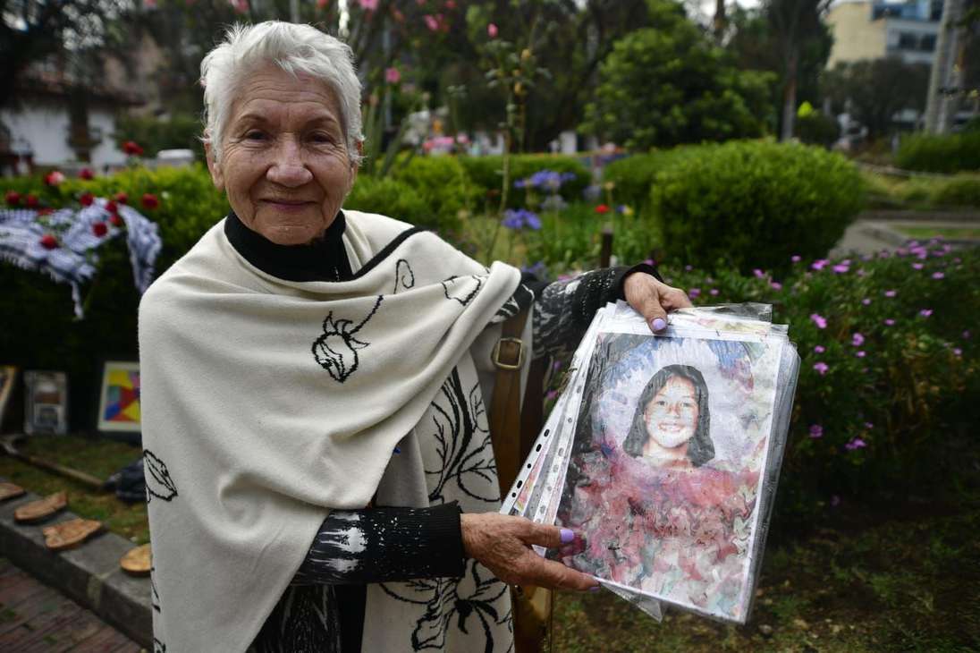 En el Jardín de la Siempreviva, en la carrera 1 con calle 19ª se realizó un homenaje a Sandra Catalina Vásquez, la niña de nueve años, que fue asesinada en una estación de Policía de Bogotá.