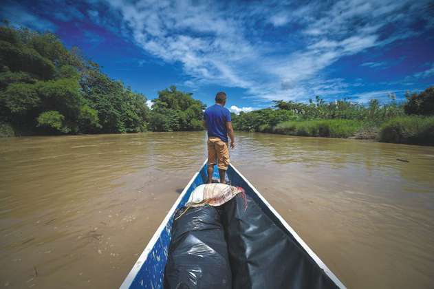 Sobrevivir a la guerra y a la pobreza a orillas del río Arauca