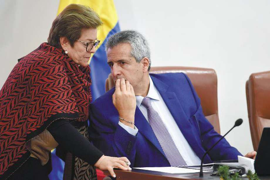 La ministra de Trabajo, Gloria Inés Ramírez, y el ministro del Interior, Luis Fernando Velasco, durante la discusión de la reforma laboral en 2023.  / Óscar Pérez