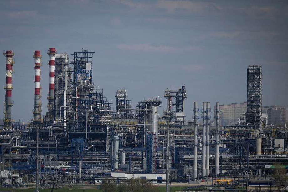 Imagen de la refinería de petróleo de Moscú, del productor de petróleo ruso Gazprom Neft.
