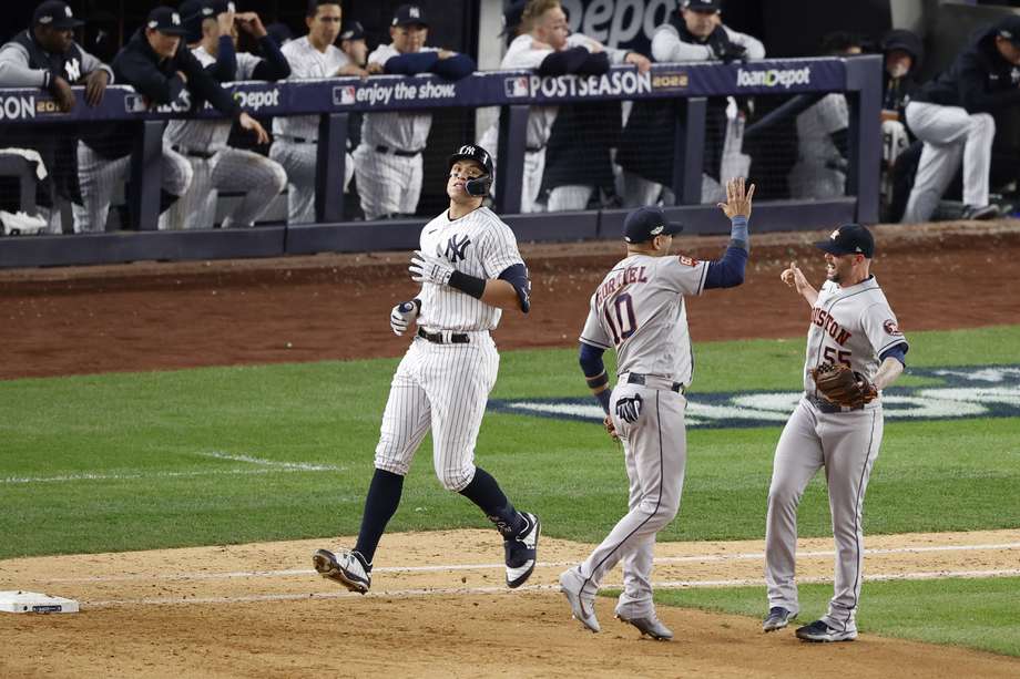 Los jugadores de los Astros celebran su victoria sobre los Yankees, que significó su clasificación a la Serie Mundial.