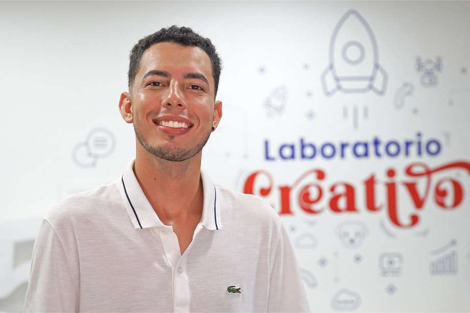 Ricardo Hoyuela, joven emprendedor de 24 años y CEO de Space Marketing, actualmente es estudiante de Negocios Digitales de la Universidad Sergio Arboleda.