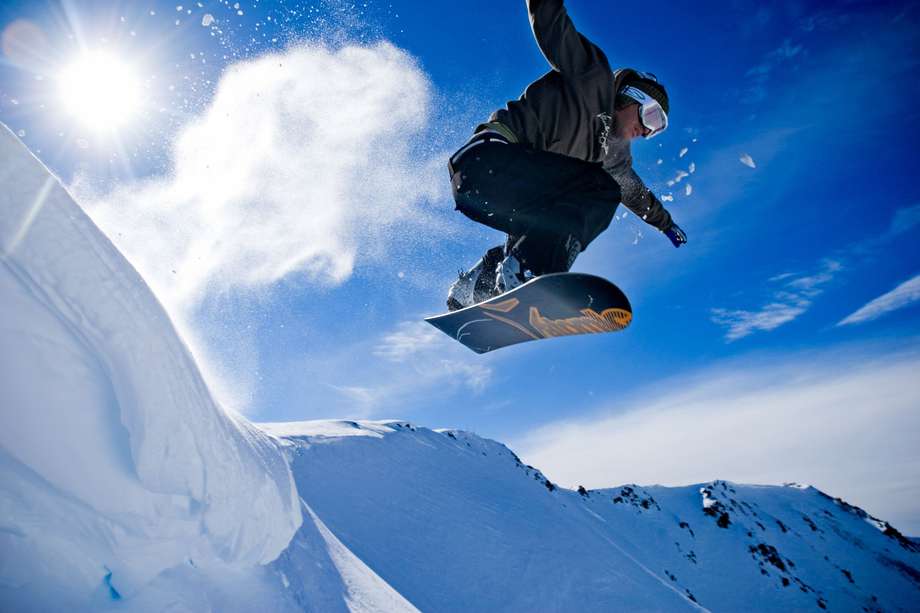 La Hoya​ es un centro de esquí y snowboard ubicado a 13 km de la ciudad de Esquel, en la provincia del Chubut, Argentina.