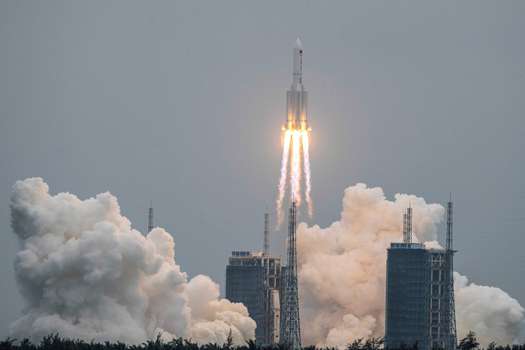 El cohete Gran Marcha 5B regresó por cuarta vez sin control a la Tierra.
