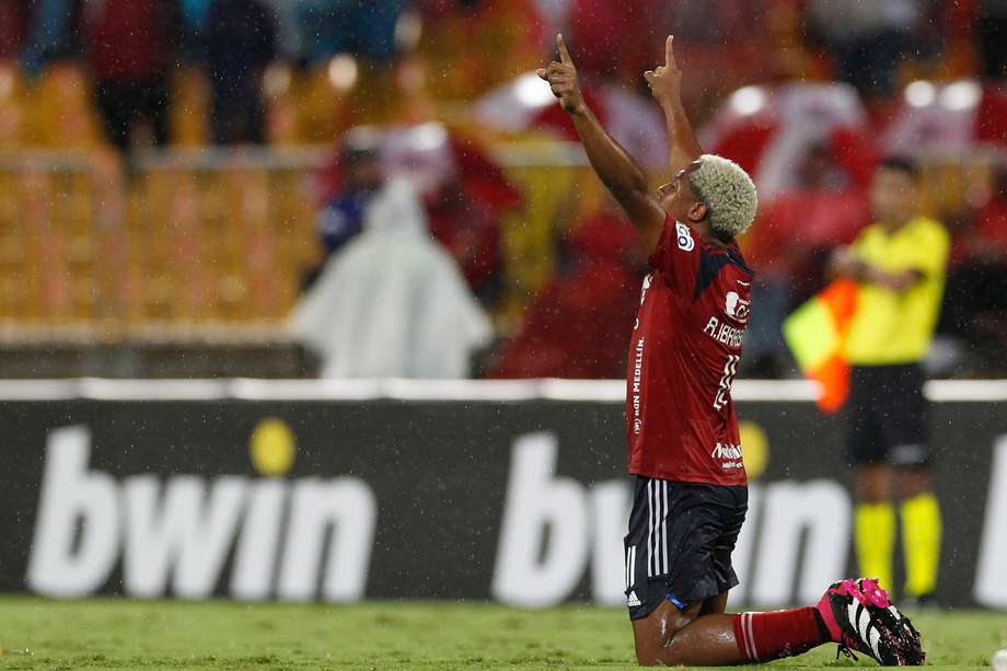 Andrés  Ibargüen marcó el primer gol del Medellín en la victoria sobre Nacional de Uruguay, por Copa Libertadores. EFE/ Luis Eduardo Noriega A.
