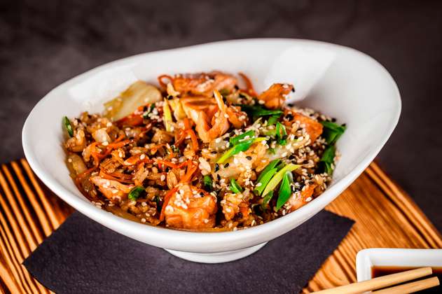 Arroz thai con pollo: una receta con verduras y camarones ¡Delicioso!
