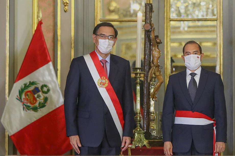El presidente de Perú, Martín Vizcarra, nombró al general retirado Walter Martos como jefe de Gabinete.