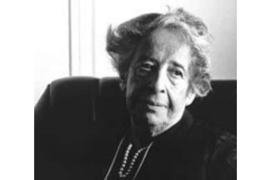 Hannah Arendt, filósofa alemana del siglo. Su obra, en gran parte, se centra en la teoría política y en el análisis de la violencia y los totalitarismos del siglo XX.