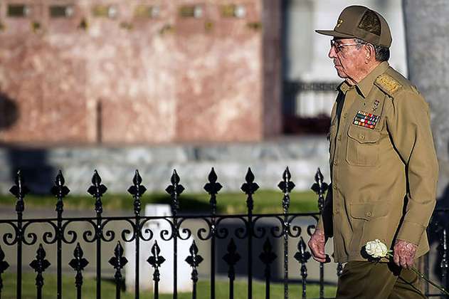 Masiva marcha cierra aniversario de muerte de Fidel Castro en Cuba