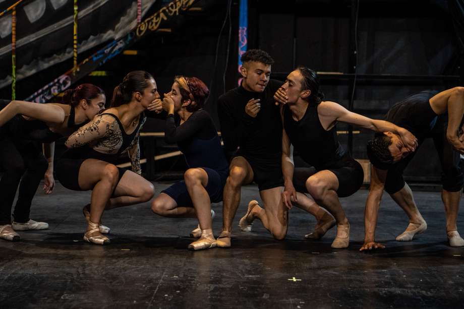 BCD Dance Company es una compañía de danza que nació en el 2015 como una manera de profesionalizar la formación que se realiza en la escuela Bogotá Capital Dance, dirigida por el maestro Jaime Otálora.