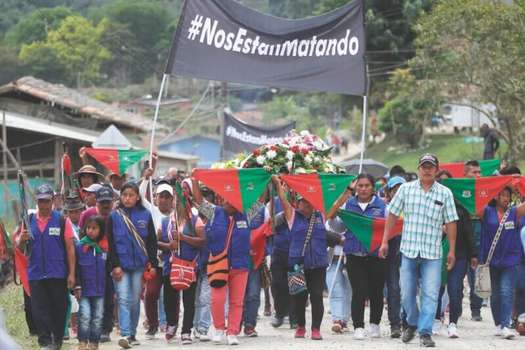 Los indígenas caucanos han denunciado la violencia sistemática que se ha ejecutado en la zona desde la firma del Acuerdo de Paz, contra ellos y contra los pobladores no indígenas también. / EFE