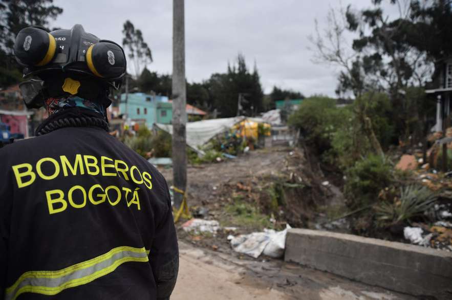Desde el fin de semana se llevan a cabo en el municipio de La Calera trabajos de remoción de escombros, tala de árboles y de búsqueda de una persona reportada como desaparecida.