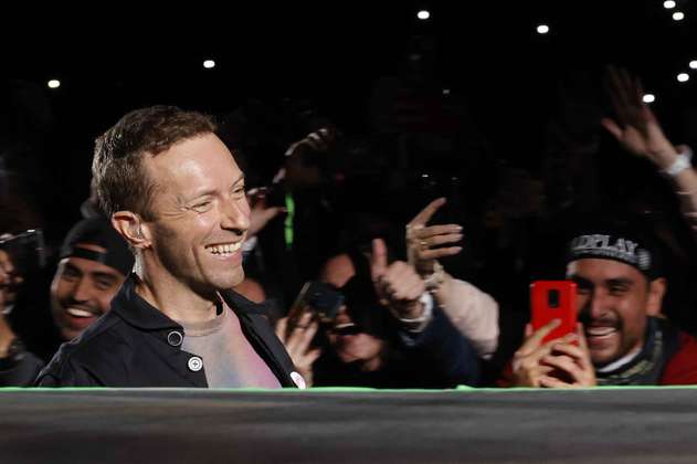 Cantando en español, Coldplay interpreta “La Canción” de Bad Bunny en Bogotá