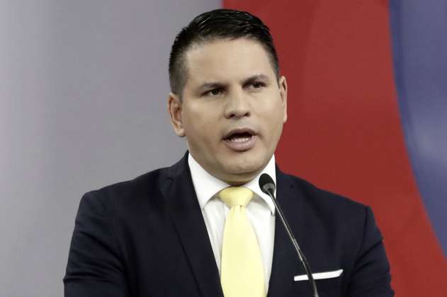 Discurso contra parejas del mismo sexo impulsa campaña presidencial de predicador costarricense