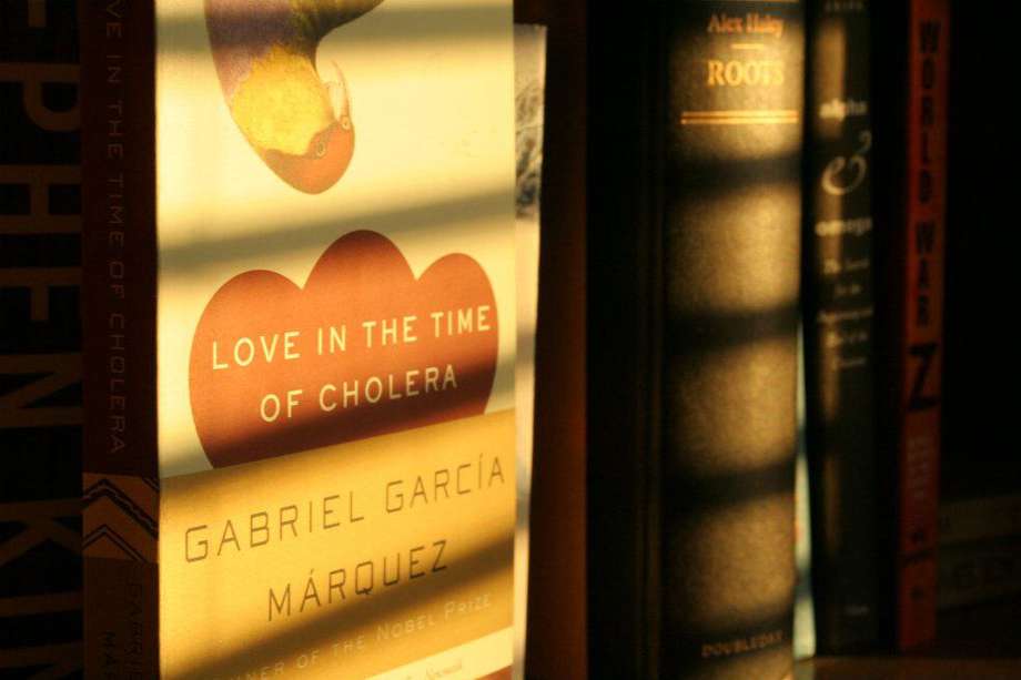 Un ejemplar en inglés de “El amor en los tiempos del cólera”, una de las principales obras de García Márquez.  / Flickr - Jinx 