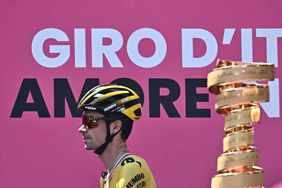El ciclista esloveno Primoz Roglic ganó la penúltima etapa y asumió el liderato del Giro de Italia 2023, que termina este domingo en Roma. EFE/EPA/LUCA ZENNARO
