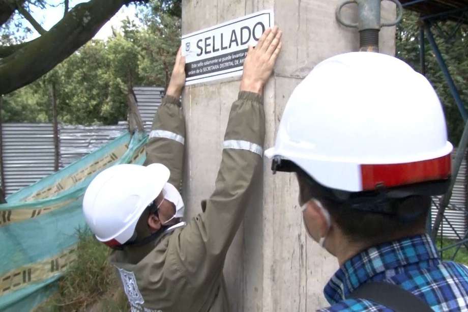 Secretaría de Ambiente sanciona obras sin permiso en el humedal Tibabuyes.