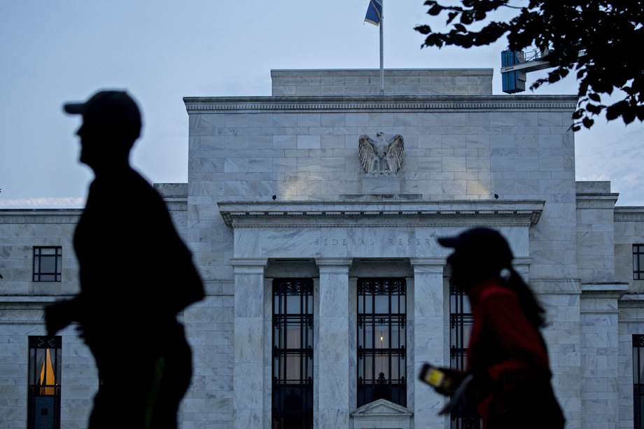 El sector financiero se encuentra arrastrado por la decisión de la Reserva Federal de no ampliar una exención sobre los requisitos de capital aplicada a los bancos durante la pandemia.