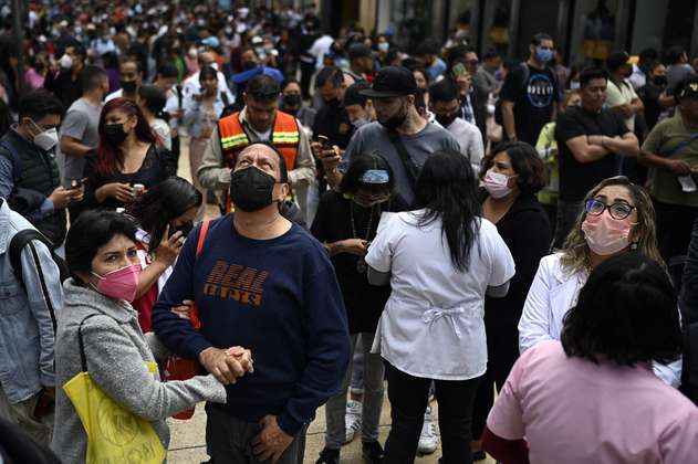 En imágenes: escenas de pánico por fuerte temblor en México