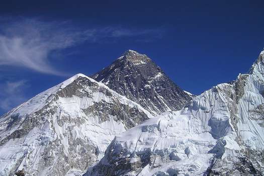 Los investigadores exploraron la diversidad microbiana recuperada de tres muestras de sedimentos recolectadas del glaciar Collado Sur, al sur de la cima del monte Everest a una altura de 7,900 msnm. 
