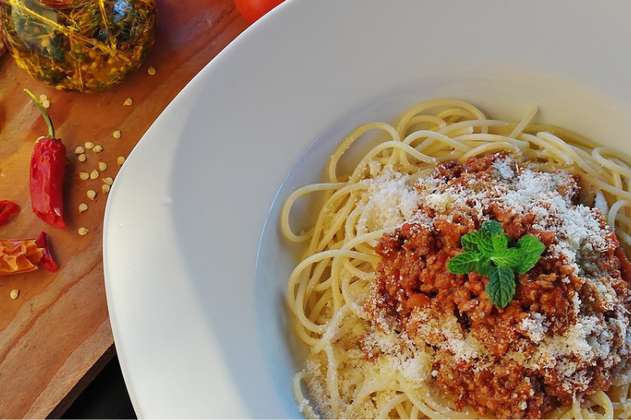 Cómo hacer espagueti a la boloñesa con carne molida fácil y rápida